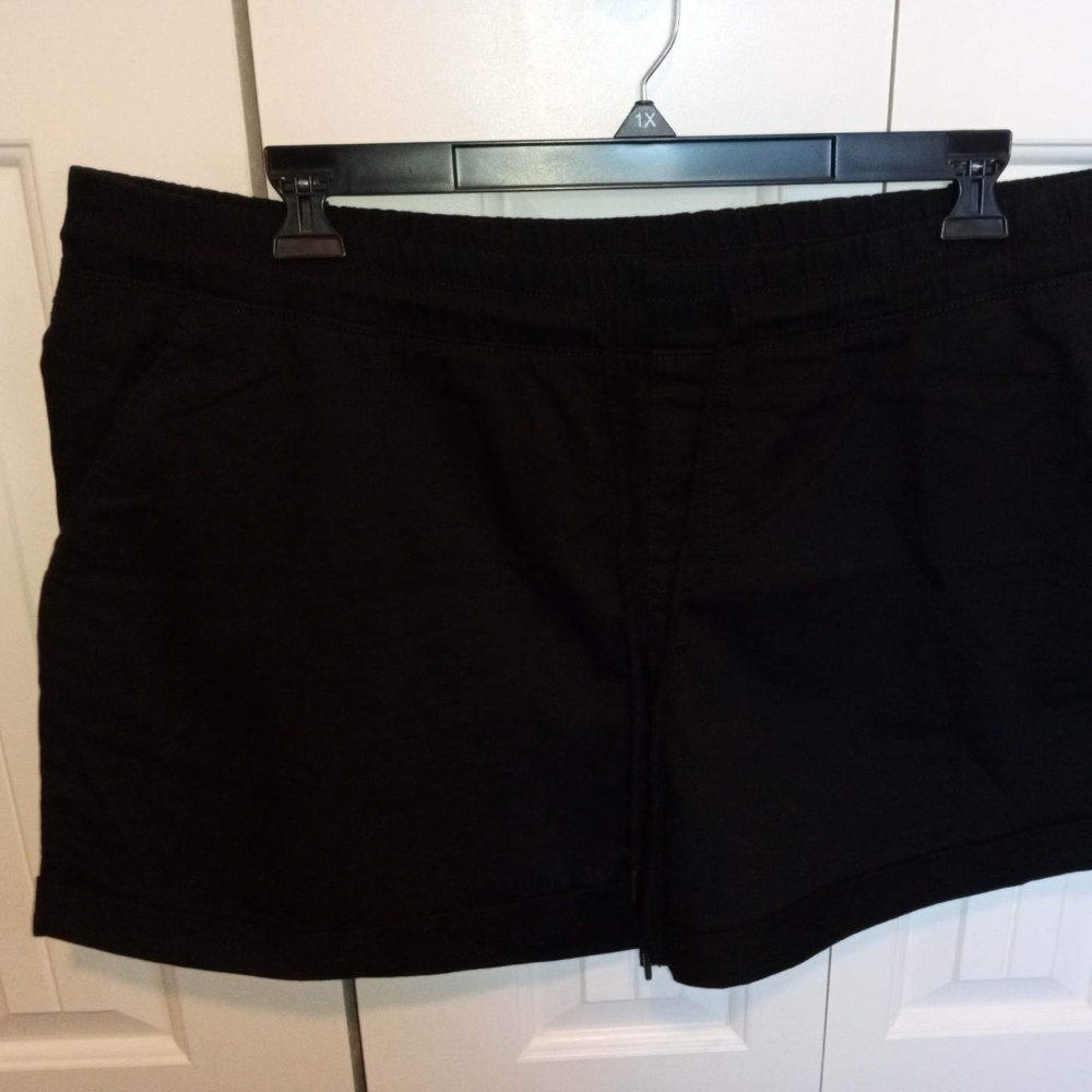NWT Women’s Time & Tru Black Cuffed Leg Shorts Plus XXL, Side Pockets, Pull On